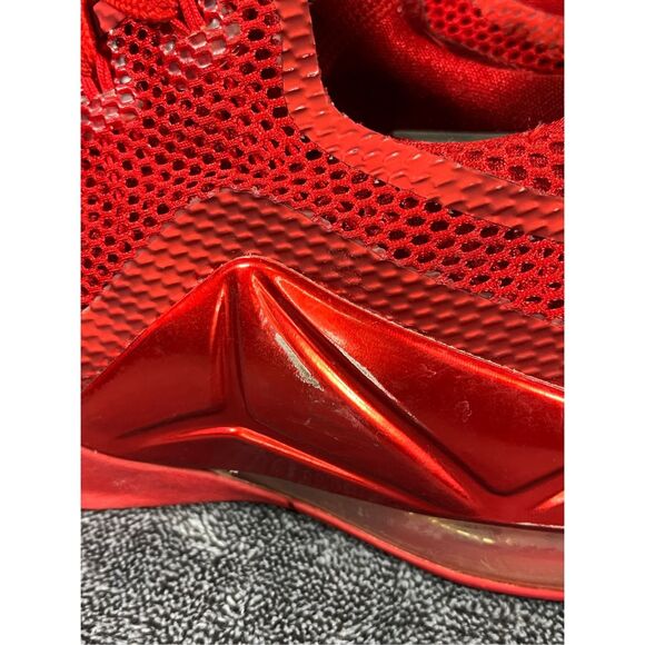Nike LeBron 12 Shoe boy Size 7Y/ women’s 8.5 Red Sneaker Basketball University - Picture 3 of 9